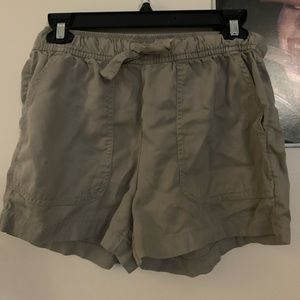 Khaki Shorts With Belt
